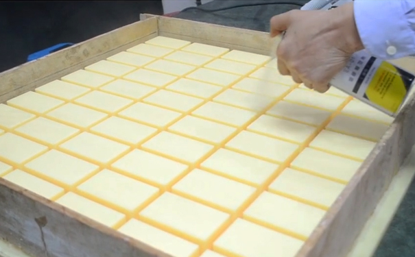 模具硅橡膠操作為什么要用脫模劑？