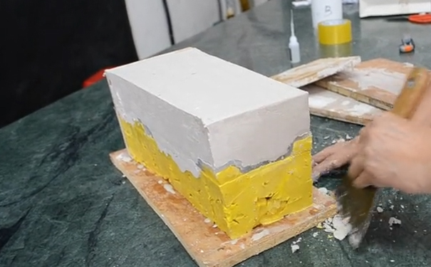 模具硅橡膠成型后怎樣制作外模？